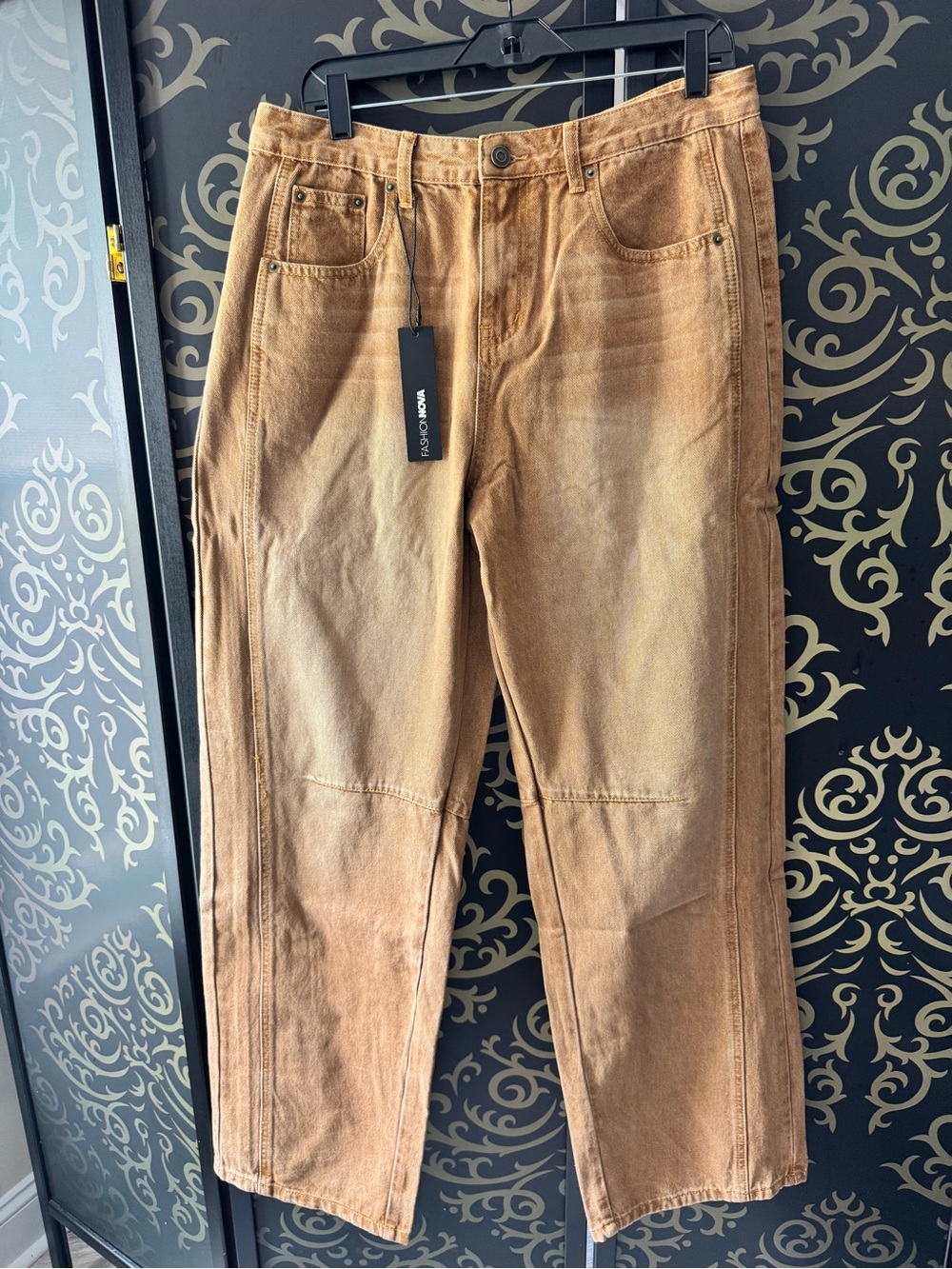 Fashion Nova Women's Straight Leg Jeans in Tan